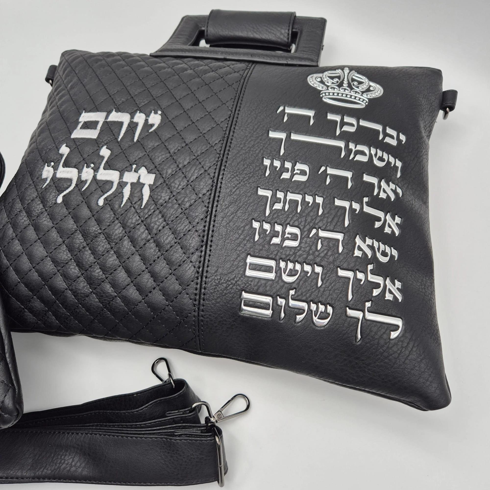מארז תיקים לטלית ולתפילין ברכת כהנים שחור, תכשיט כסף מבית אור אבנר בתמונת אווירה