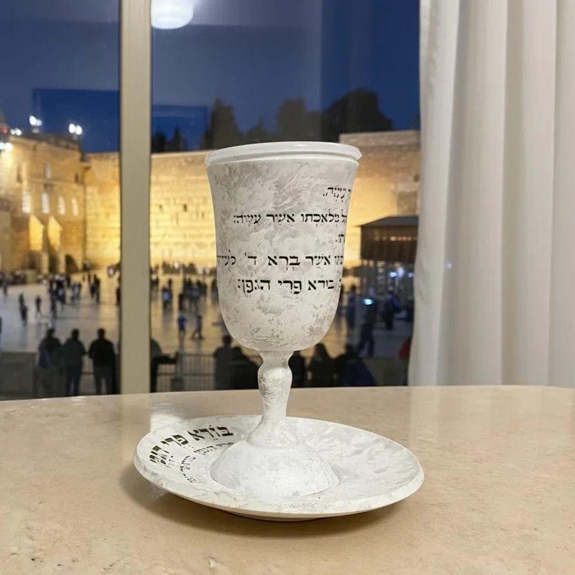 גביע קידוש - גוון אבן, תכשיט כסף מבית אור אבנר בתמונת אווירה