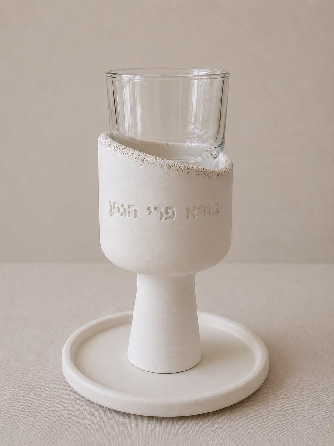 כוס קידוש מבטון – בורא פרי הגפן עם תחתית, תכשיט כסף מבית אור אבנר
